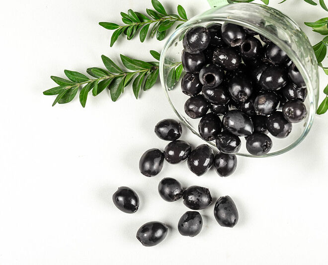 pitted ripe black olives